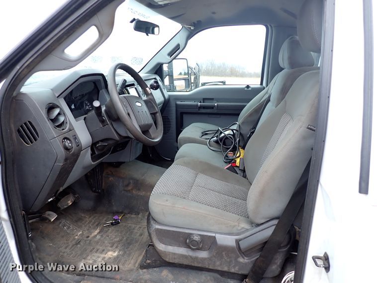 image for item IS9374 2015 Ford F350 Super Duty XL  tow truck