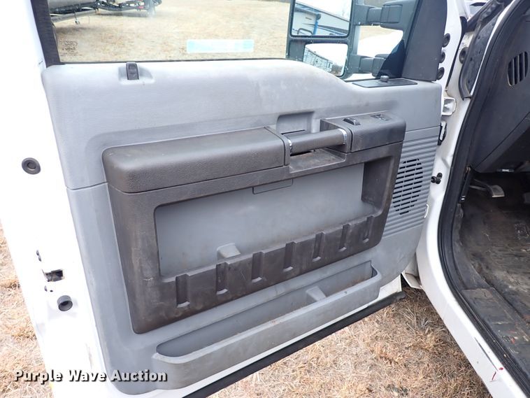 image for item IS9374 2015 Ford F350 Super Duty XL  tow truck