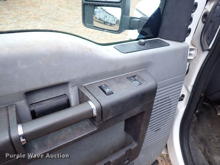 image for item IS9374 2015 Ford F350 Super Duty XL  tow truck