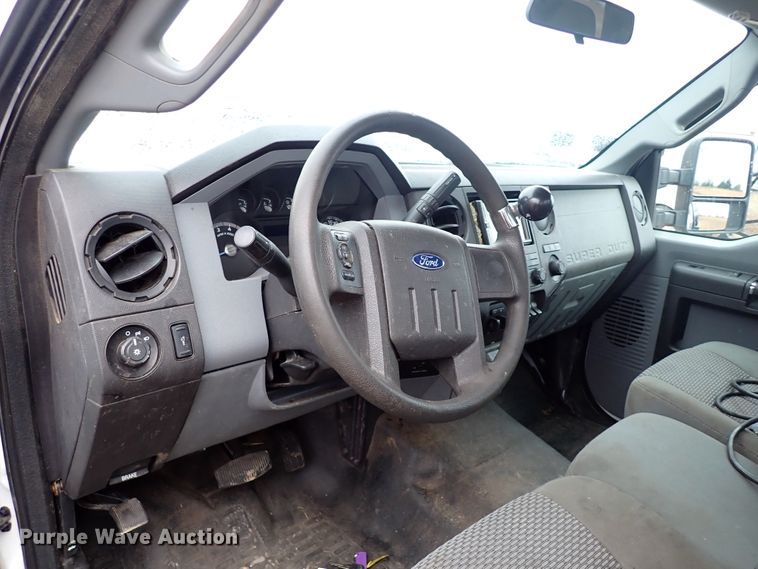 image for item IS9374 2015 Ford F350 Super Duty XL  tow truck