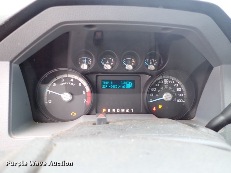 image for item IS9374 2015 Ford F350 Super Duty XL  tow truck