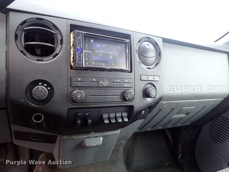 image for item IS9374 2015 Ford F350 Super Duty XL  tow truck