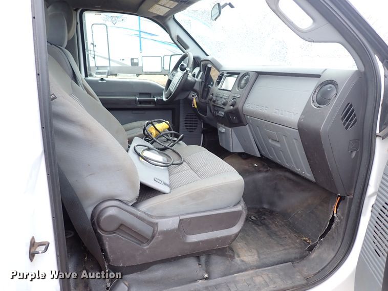 image for item IS9374 2015 Ford F350 Super Duty XL  tow truck