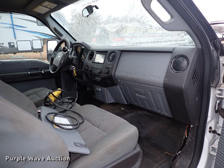 image for item IS9374 2015 Ford F350 Super Duty XL  tow truck