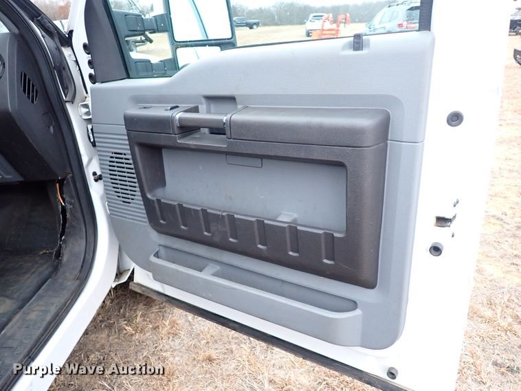 image for item IS9374 2015 Ford F350 Super Duty XL  tow truck