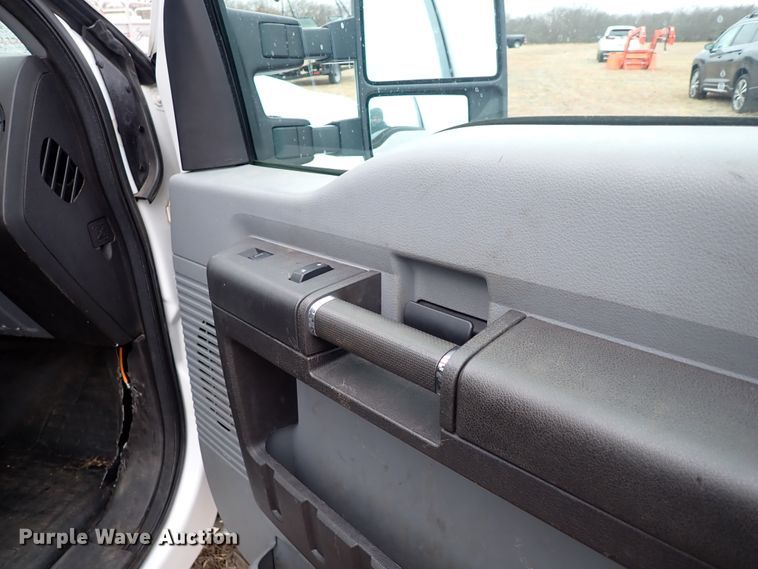 image for item IS9374 2015 Ford F350 Super Duty XL  tow truck