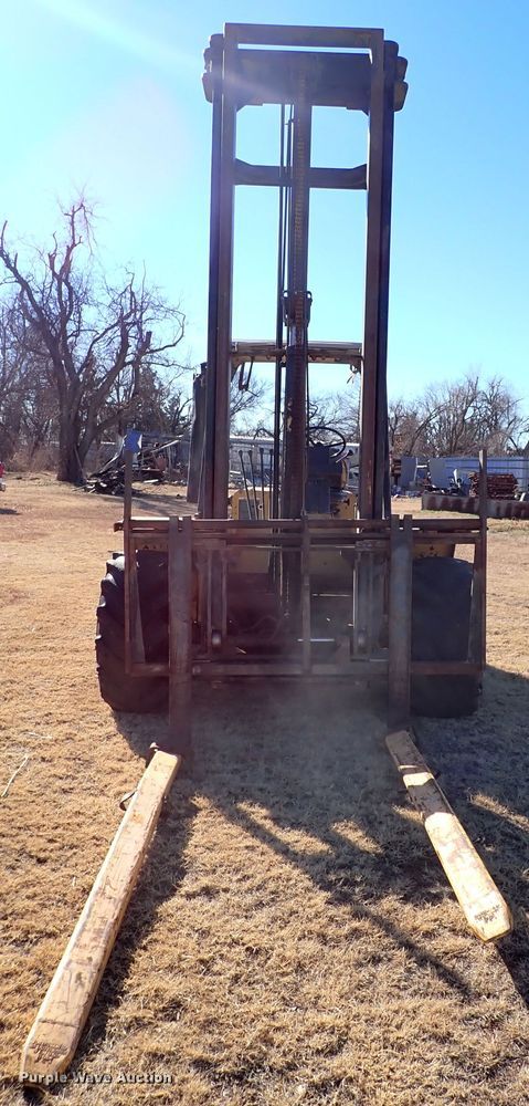 image for item IS9378 Caterpillar  forklift