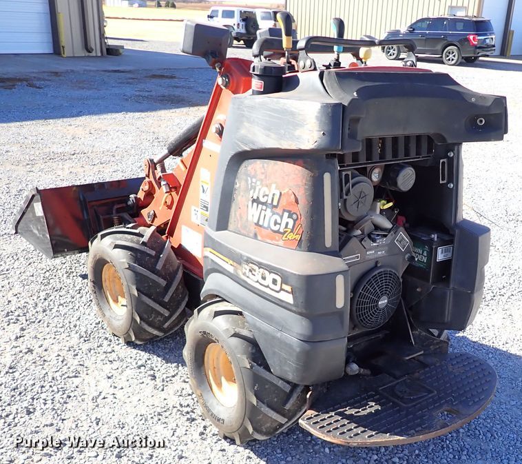 image for item IS9380 2010 Ditch Witch Zahn R300  compact utility loader