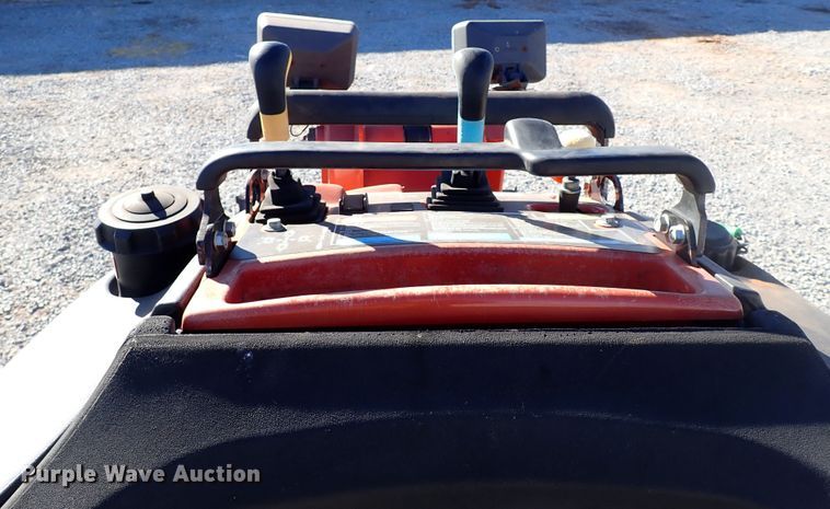 image for item IS9380 2010 Ditch Witch Zahn R300  compact utility loader