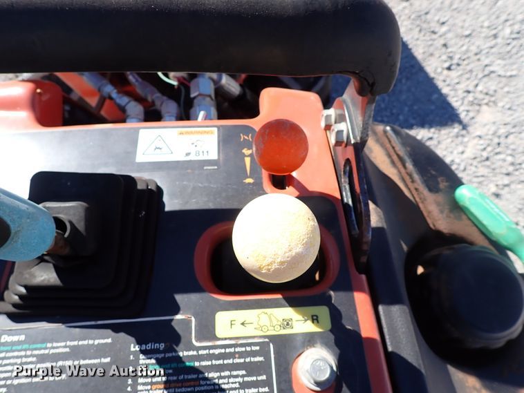 image for item IS9380 2010 Ditch Witch Zahn R300  compact utility loader