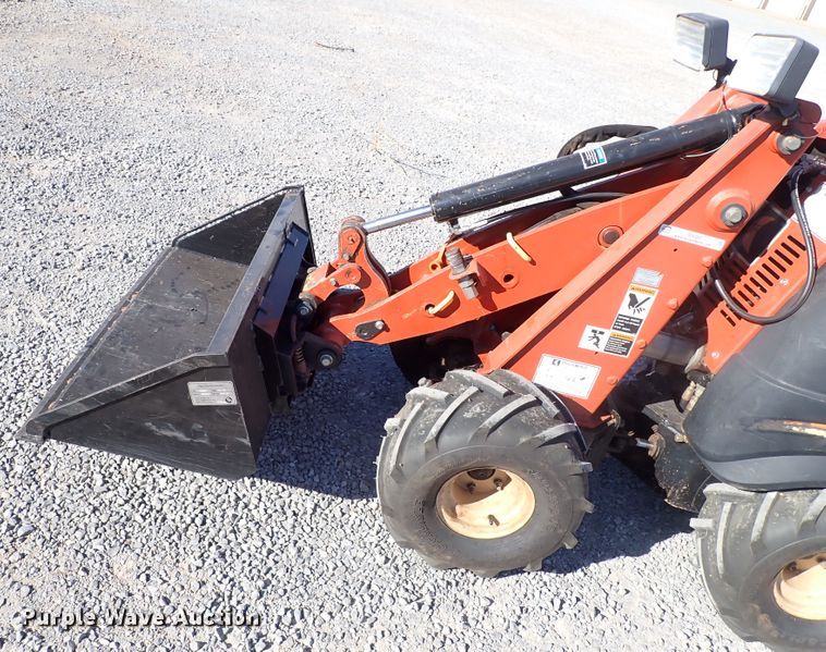 image for item IS9380 2010 Ditch Witch Zahn R300  compact utility loader