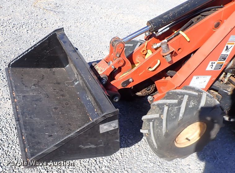 image for item IS9380 2010 Ditch Witch Zahn R300  compact utility loader