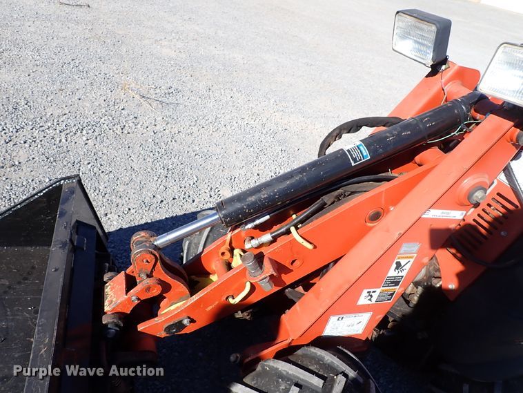 image for item IS9380 2010 Ditch Witch Zahn R300  compact utility loader