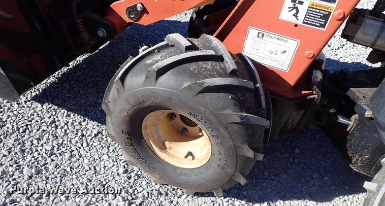 image for item IS9380 2010 Ditch Witch Zahn R300  compact utility loader