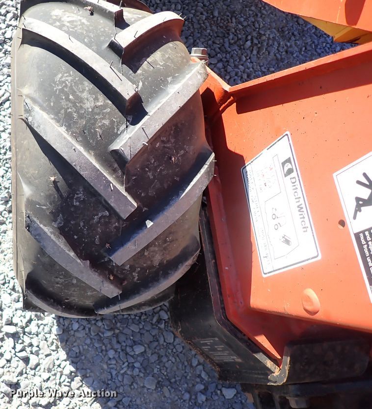 image for item IS9380 2010 Ditch Witch Zahn R300  compact utility loader