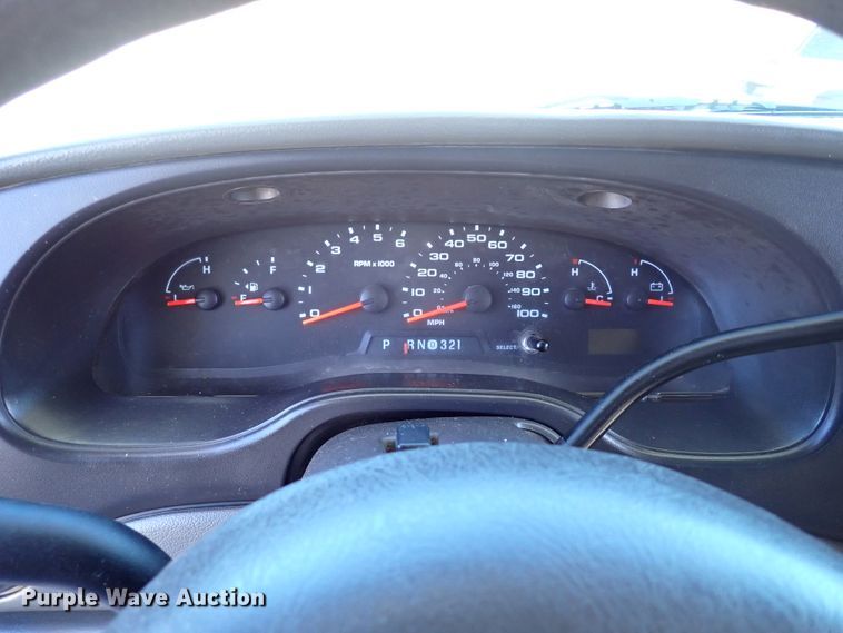 image for item IS9381 2006 Ford Econoline E450  shuttle bus