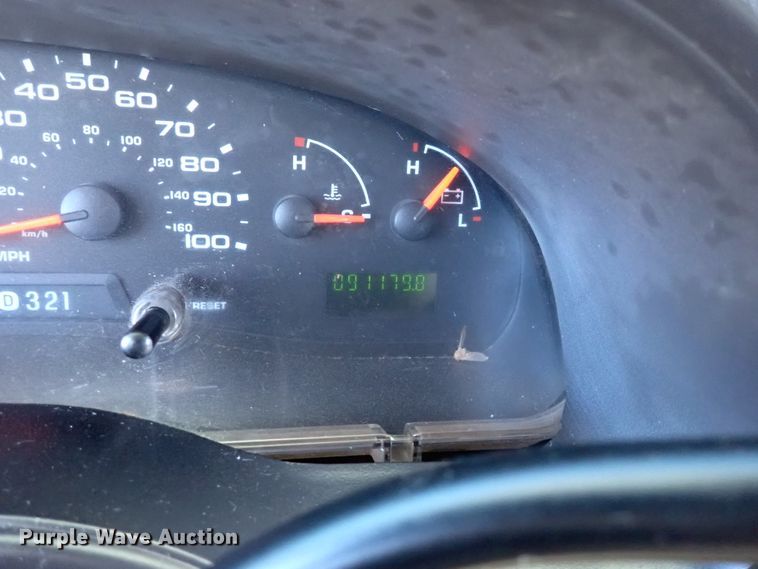 image for item IS9381 2006 Ford Econoline E450  shuttle bus