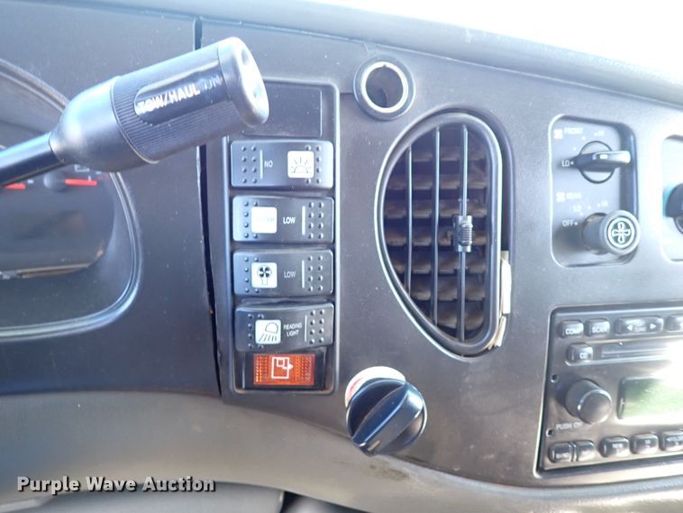 image for item IS9381 2006 Ford Econoline E450  shuttle bus