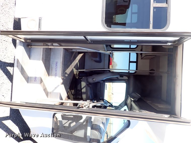 image for item IS9381 2006 Ford Econoline E450  shuttle bus