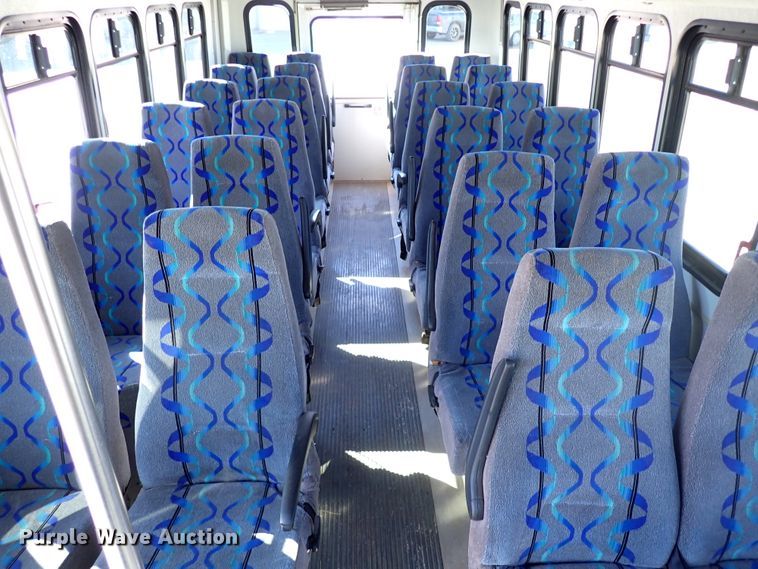 image for item IS9381 2006 Ford Econoline E450  shuttle bus