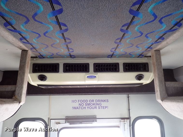 image for item IS9381 2006 Ford Econoline E450  shuttle bus