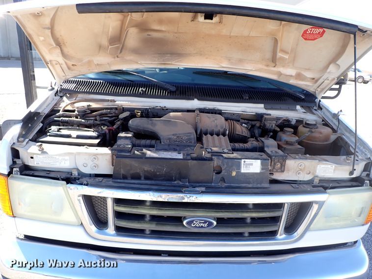 image for item IS9381 2006 Ford Econoline E450  shuttle bus