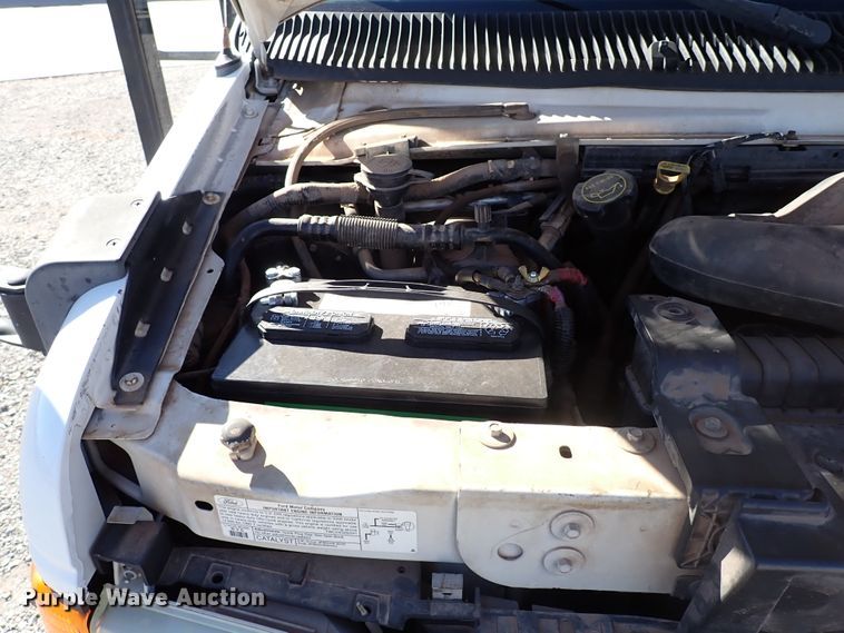 image for item IS9381 2006 Ford Econoline E450  shuttle bus