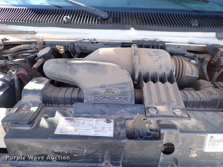 image for item IS9381 2006 Ford Econoline E450  shuttle bus