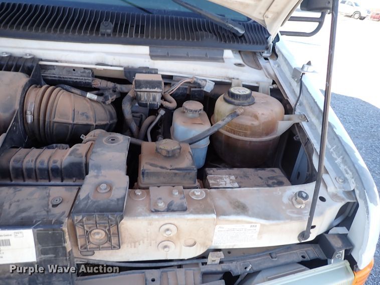 image for item IS9381 2006 Ford Econoline E450  shuttle bus