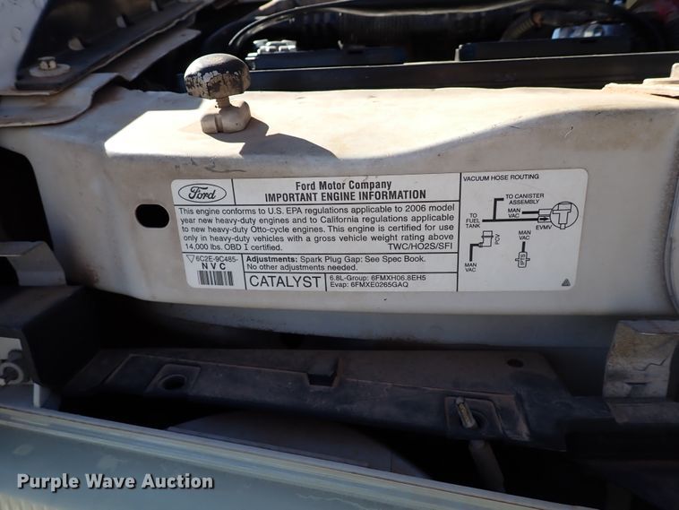 image for item IS9381 2006 Ford Econoline E450  shuttle bus