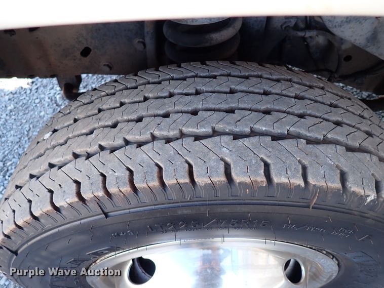 image for item IS9381 2006 Ford Econoline E450  shuttle bus