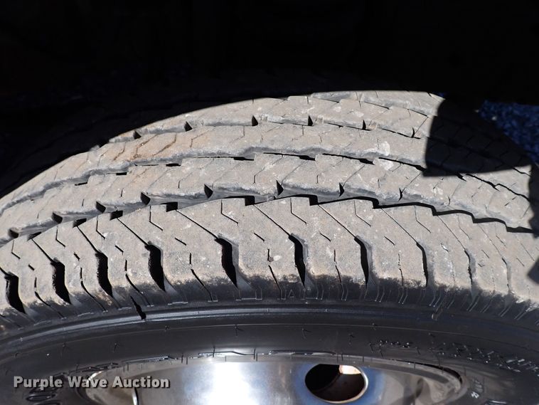 image for item IS9381 2006 Ford Econoline E450  shuttle bus