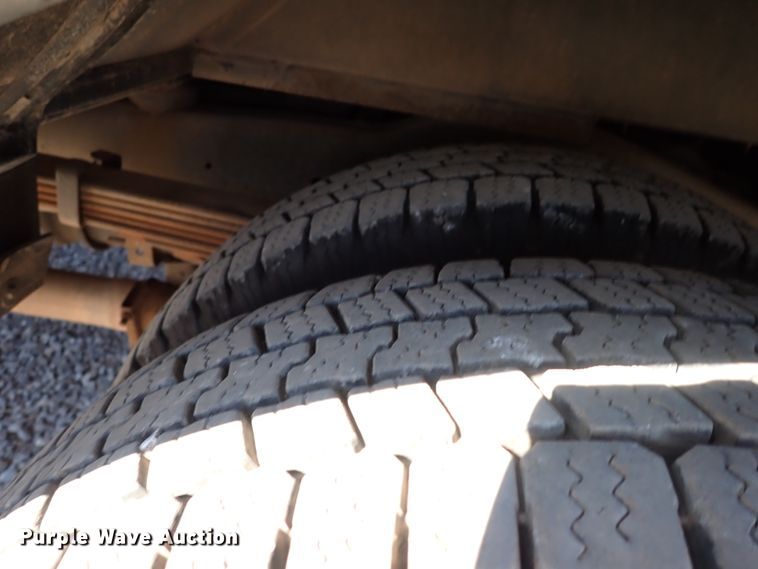 image for item IS9381 2006 Ford Econoline E450  shuttle bus