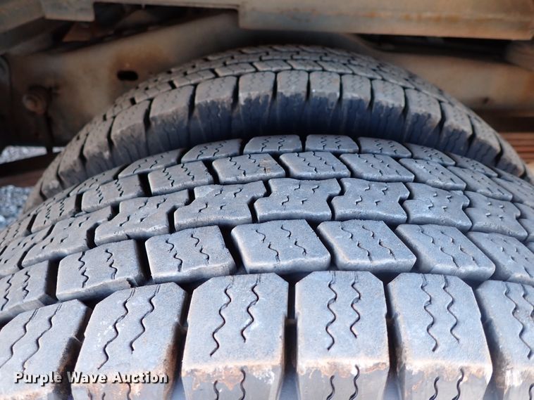 image for item IS9381 2006 Ford Econoline E450  shuttle bus