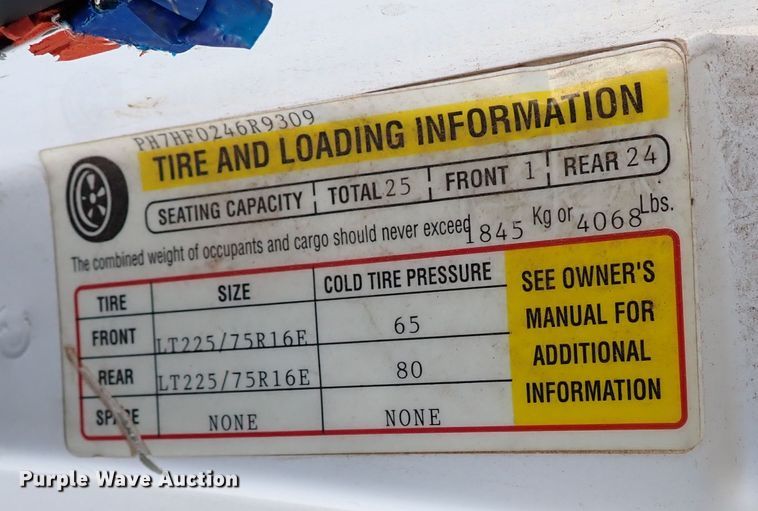 image for item IS9381 2006 Ford Econoline E450  shuttle bus