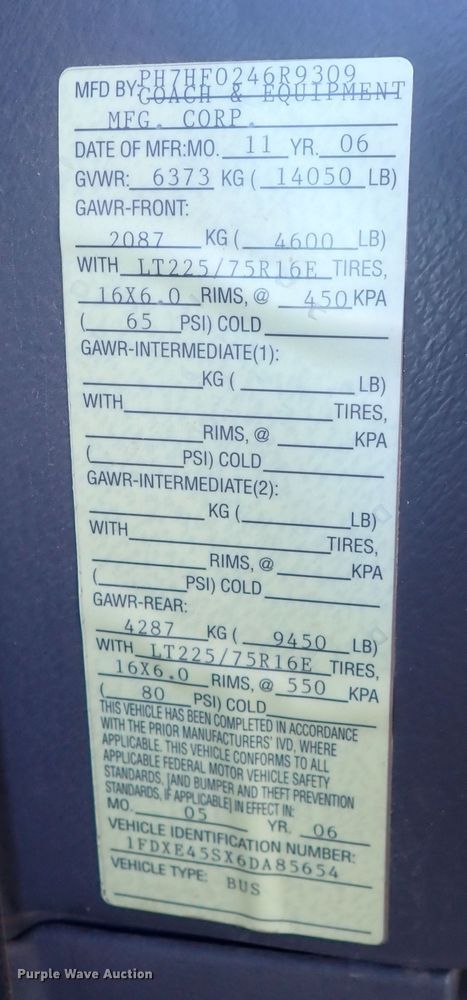 image for item IS9381 2006 Ford Econoline E450  shuttle bus