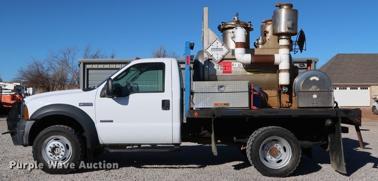 image for item IY9056 2006 Ford F550 Super Duty XL  flatbed truck