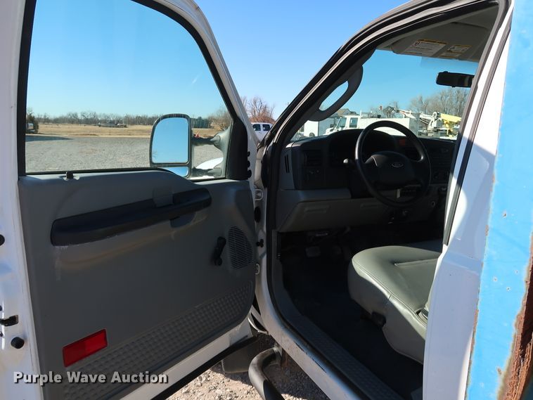 image for item IY9056 2006 Ford F550 Super Duty XL  flatbed truck