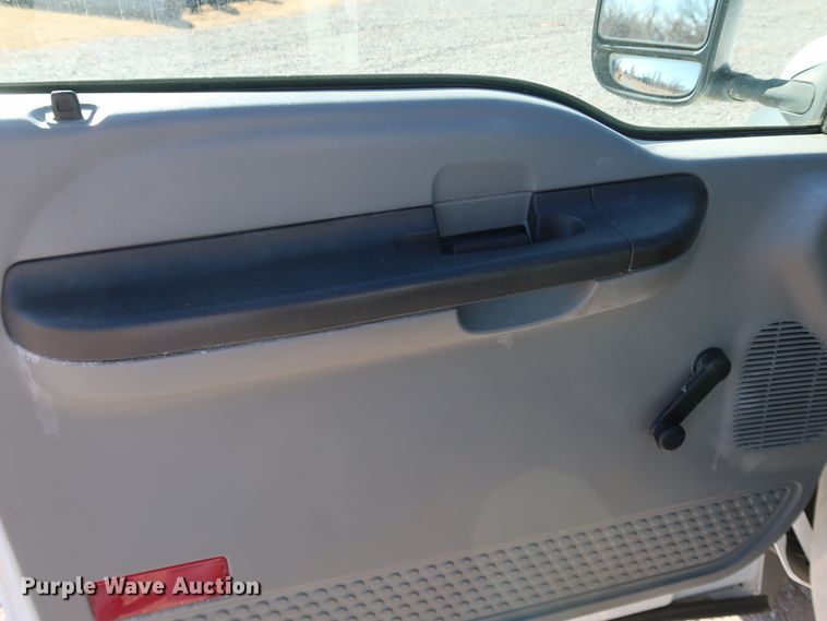 image for item IY9056 2006 Ford F550 Super Duty XL  flatbed truck