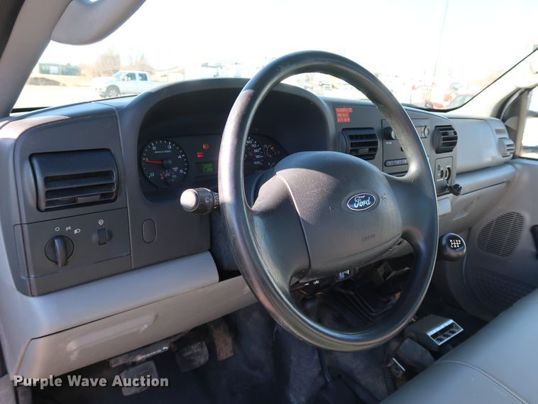 image for item IY9056 2006 Ford F550 Super Duty XL  flatbed truck