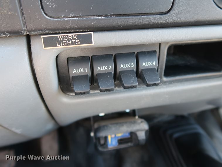 image for item IY9056 2006 Ford F550 Super Duty XL  flatbed truck