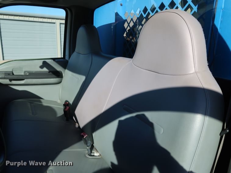 image for item IY9056 2006 Ford F550 Super Duty XL  flatbed truck