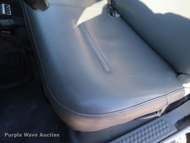 image for item IY9056 2006 Ford F550 Super Duty XL  flatbed truck