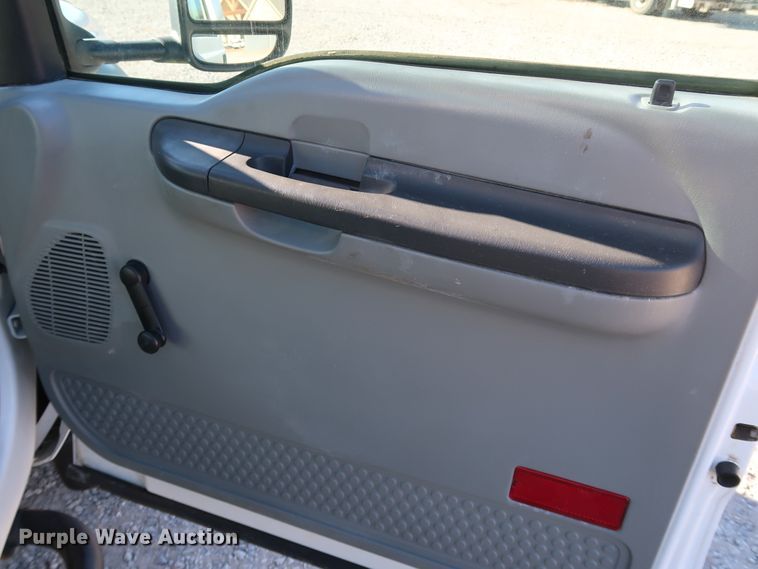 image for item IY9056 2006 Ford F550 Super Duty XL  flatbed truck