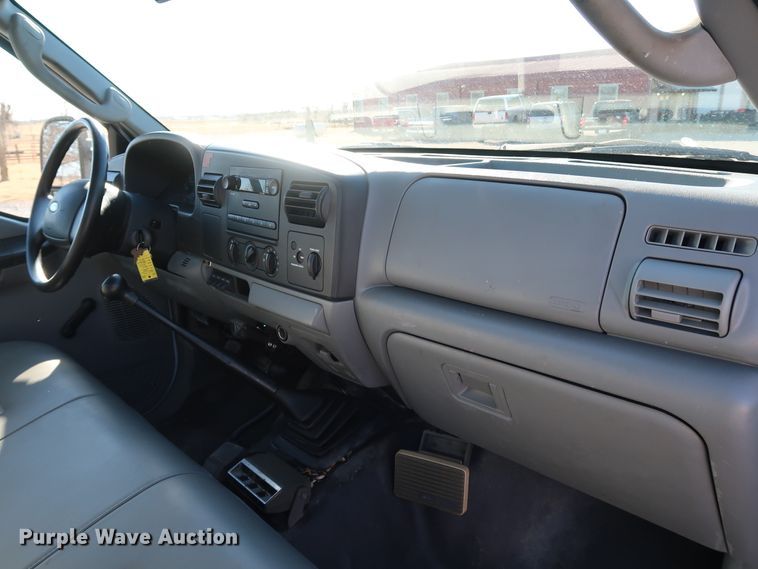 image for item IY9056 2006 Ford F550 Super Duty XL  flatbed truck