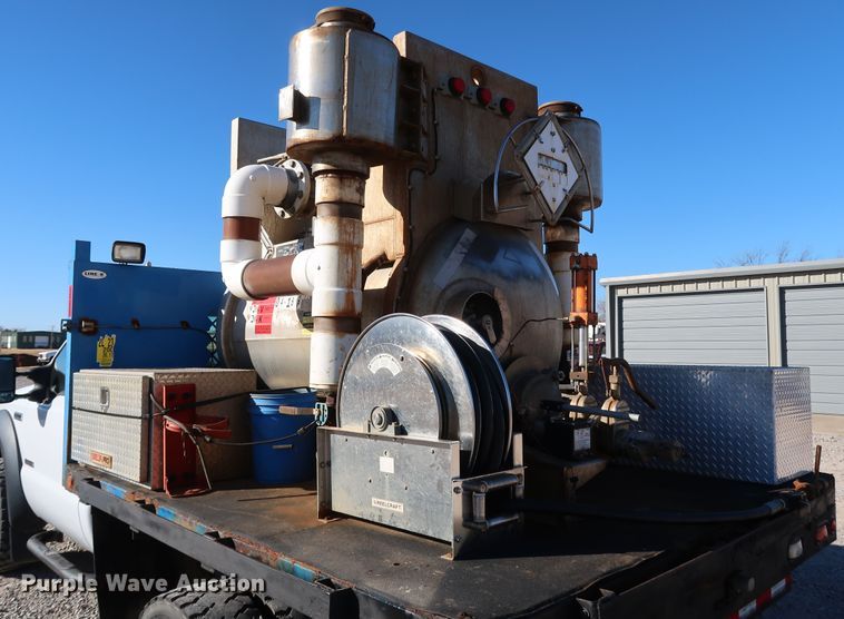 image for item IY9056 2006 Ford F550 Super Duty XL  flatbed truck