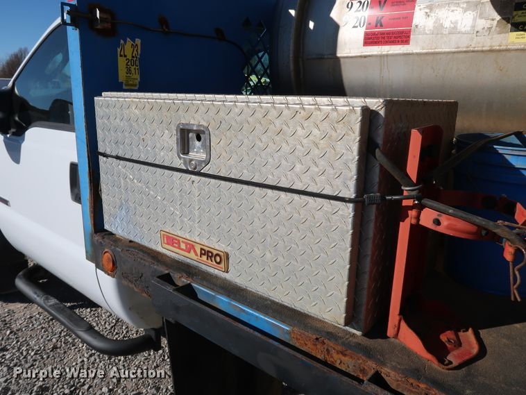 image for item IY9056 2006 Ford F550 Super Duty XL  flatbed truck