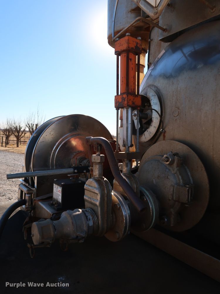 image for item IY9056 2006 Ford F550 Super Duty XL  flatbed truck