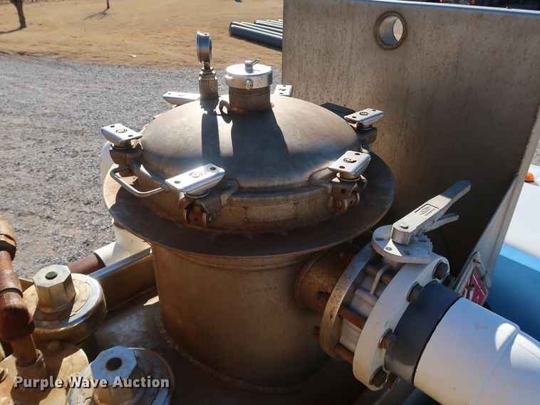 image for item IY9056 2006 Ford F550 Super Duty XL  flatbed truck