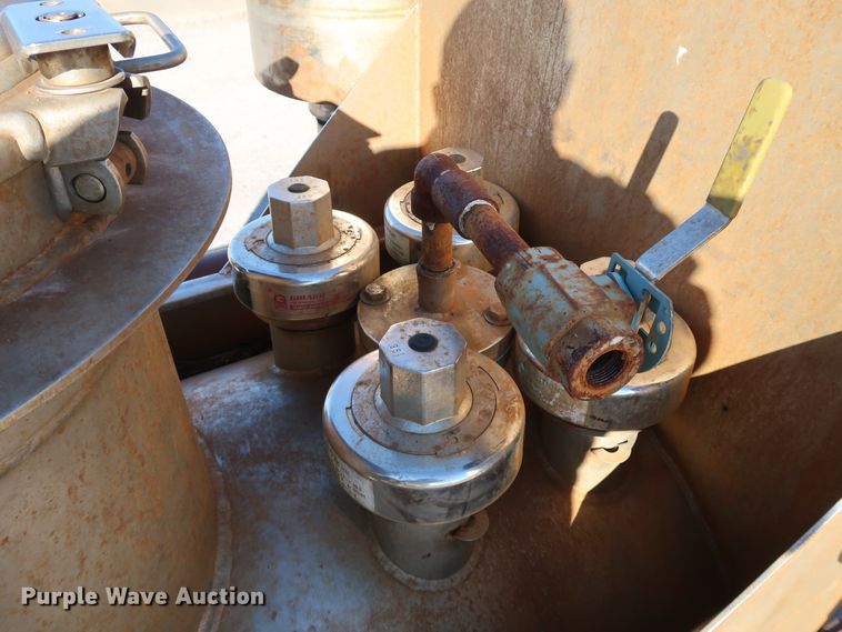 image for item IY9056 2006 Ford F550 Super Duty XL  flatbed truck